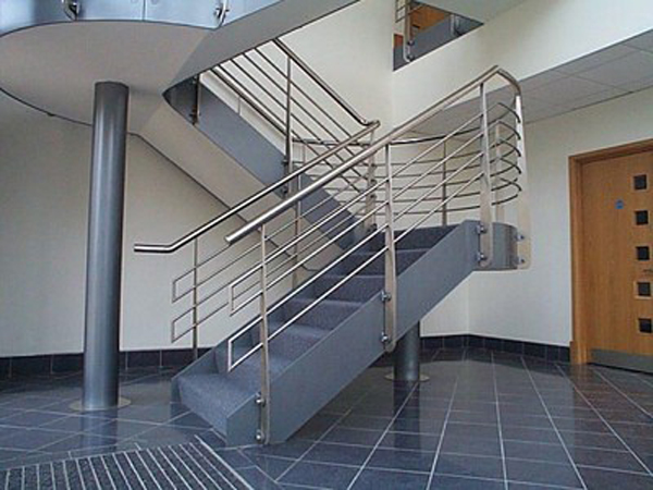 lan-can-cau-thang-inox