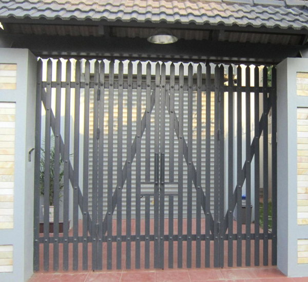 mau-cua-cong-sat-dep-don-gian-hien-dai
