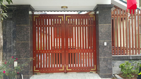 mau-cua-cong-sat-dep-don-gian-hien-dai