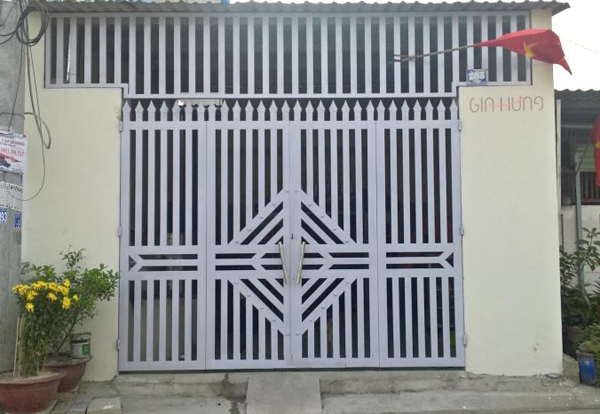 mau-cua-cong-sat-dep-don-gian-hien-dai