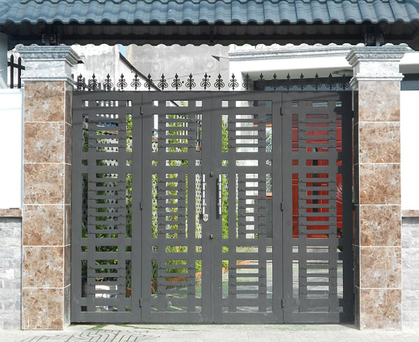 mau-cua-cong-sat-dep-don-gian-hien-dai