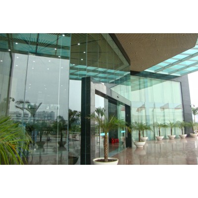 Kính cường lực là gì? Có bao nhiêu loại kính cường lực? Kính cường lực có giá bao nhiêu? Ứng dụng kính cường trong xây dựng như thế nào? Tìm hiểu, tư vấn, báo giá thi công cửa vách kính cường lực