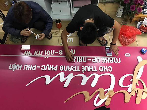 Cần tuyển gấp 5 thợ thi công làm biển quảng cáo tại Hà Nội