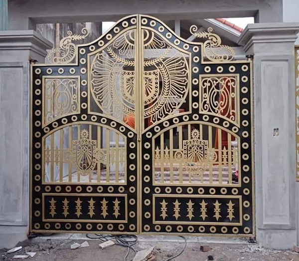 Mẫu cửa cổng sắt CNC nghệ thuật đẹp khiến vạn người mê - TIẾN TỚI